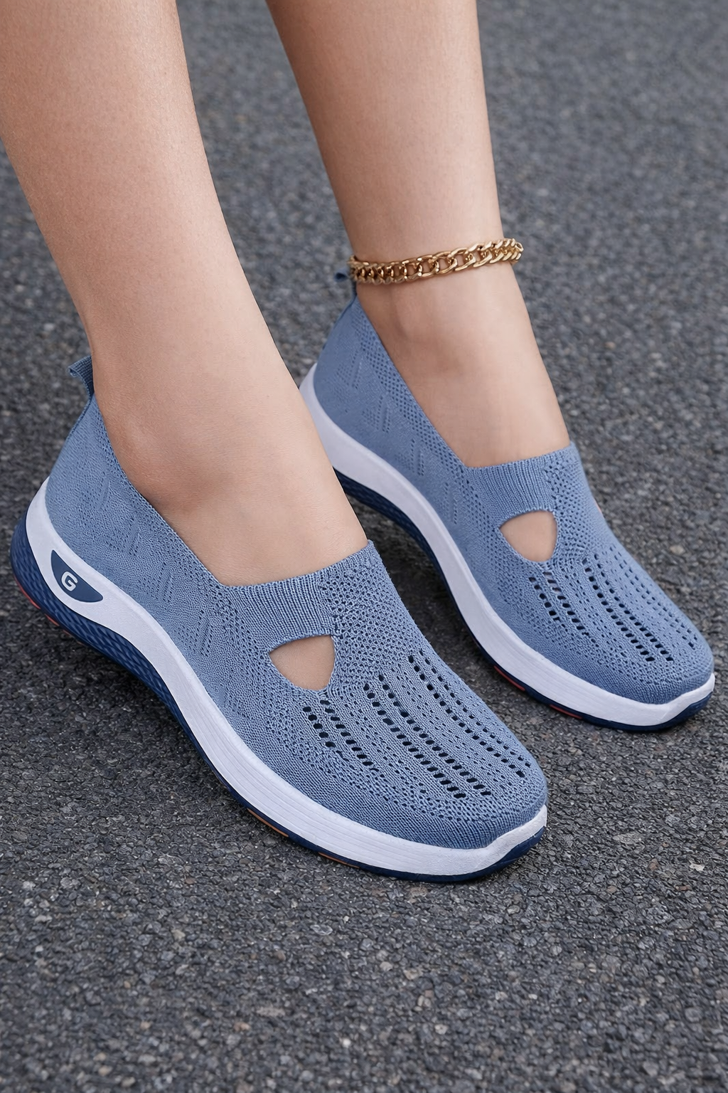 Detailansicht des atmungsaktiven Stoffes der Damen Slip-On Sneaker. Perfekt für warme Tage.