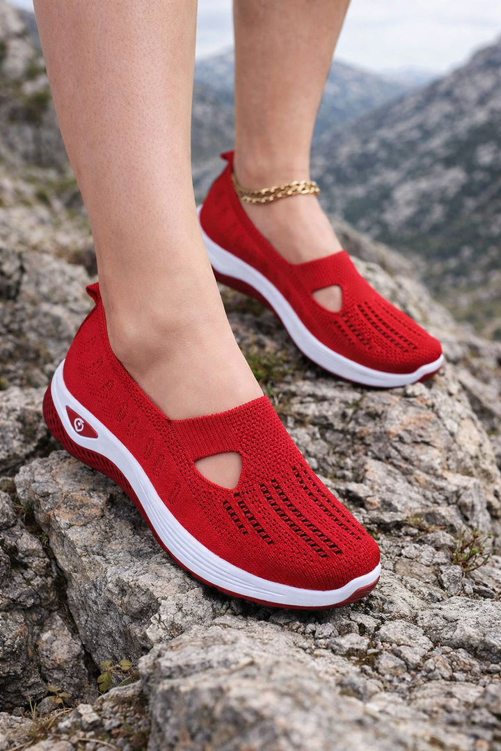Seitenansicht der Damen Slip-On Sneaker: Moderner, rutschfester Bequemschuh für Damenmode.