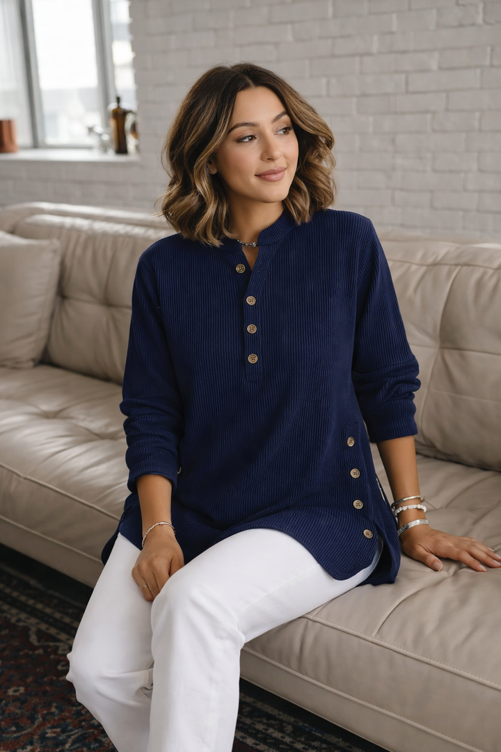 Casual Damen Henley Top, Langarm, mit lässiger Knopfleiste. Perfekt für entspannte Herbst-Looks.