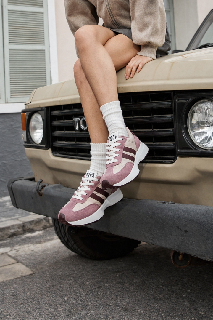 Robuste Profilsohle des Halima Retro-Sneakers, optimaler Grip und Dämpfung für jeden Schritt.