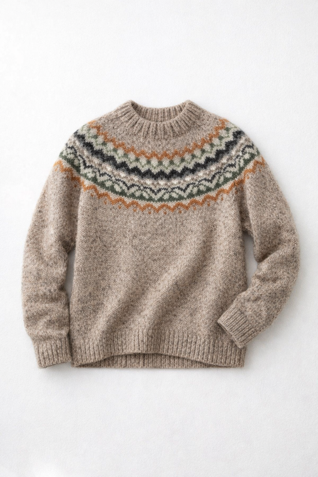 Bequemer Damen Strickpullover mit lockerem Schnitt und klassischem nordischem Strickmuster für den Winter.