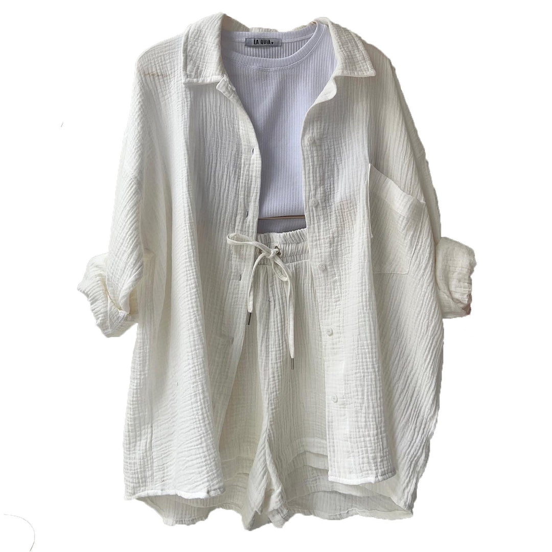 Damen 3-teiliges Sommer-Set: Crop-Top, Shorts und Hemd für modische Streetwear-Looks.