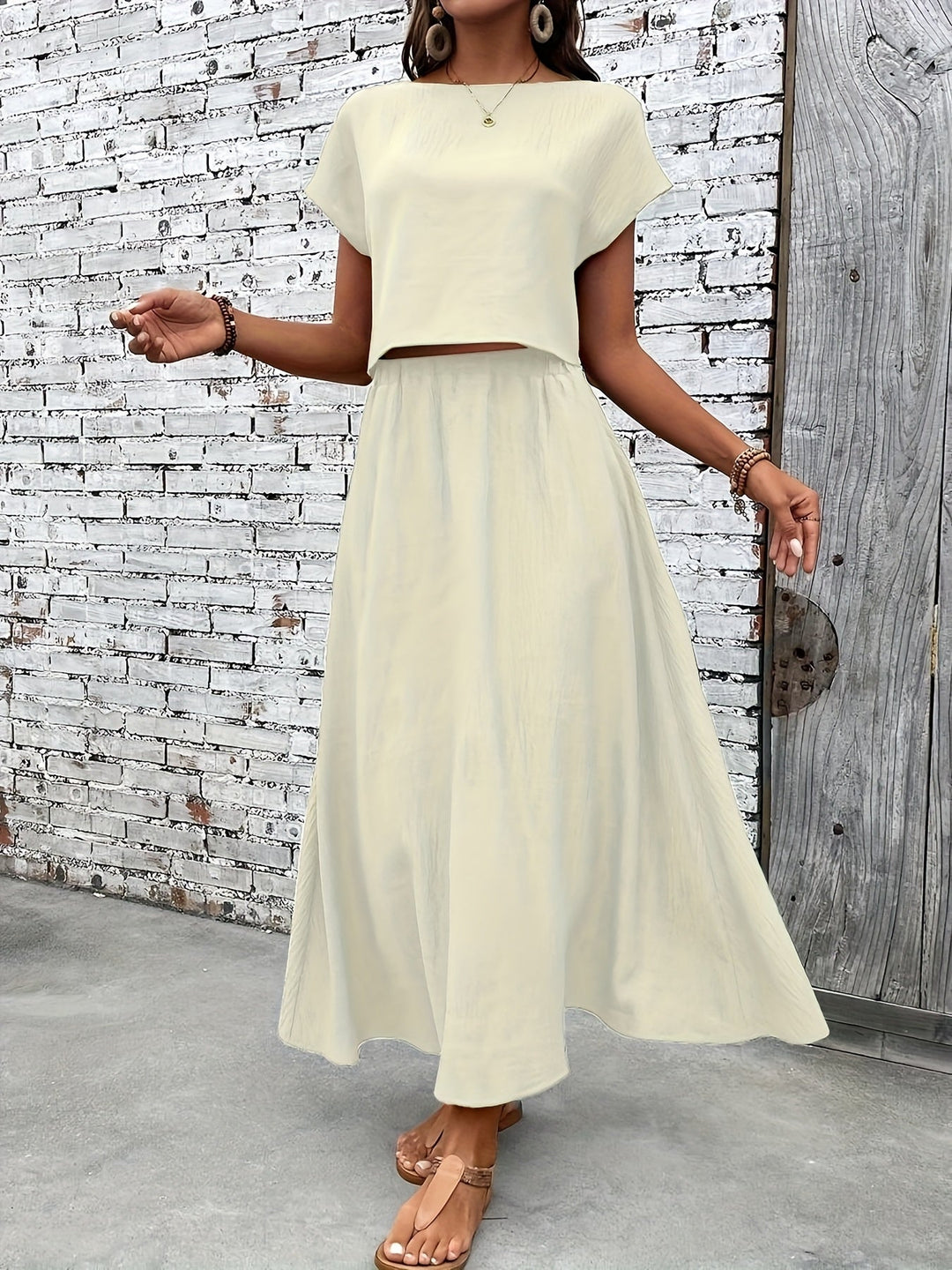 Vielseitiges Damen Zweiteiler Set: Croptop & Maxirock. Perfekt für Sommer-Partys, Urlaub oder elegante Freizeit.