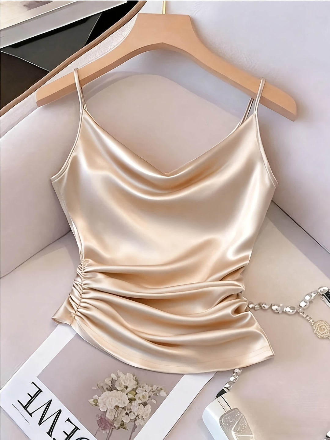 Vielseitiges Camisole für Damen, eleganter Wasserfallausschnitt. Kombinierbar für Tag & Abend.