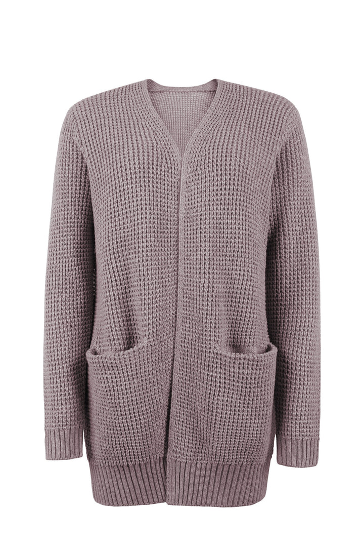 Elegante Damen-Strickjacke im Lagenlook, gemütlich und schick für die Herbstmode.
