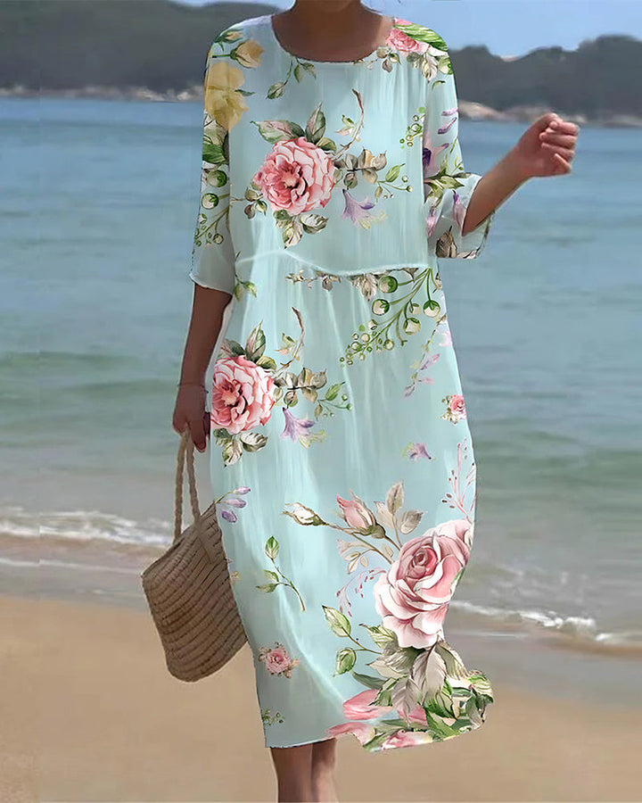 Elegantes Damen Blumenkleid mit lebhaftem Blumendruck. Leichtes Sommerkleid, perfekt für festliche Anlässe.