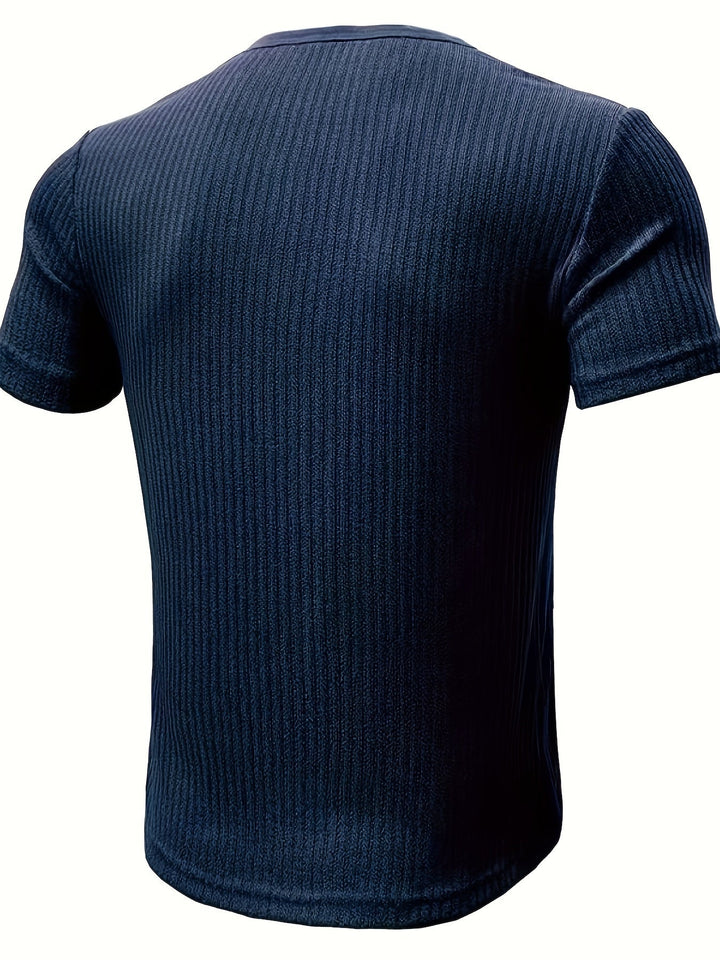 Vielseitiges Herren Henley Kurzarm-Freizeitshirt mit Knopfleiste. Einfach zu kombinieren für den Alltag.