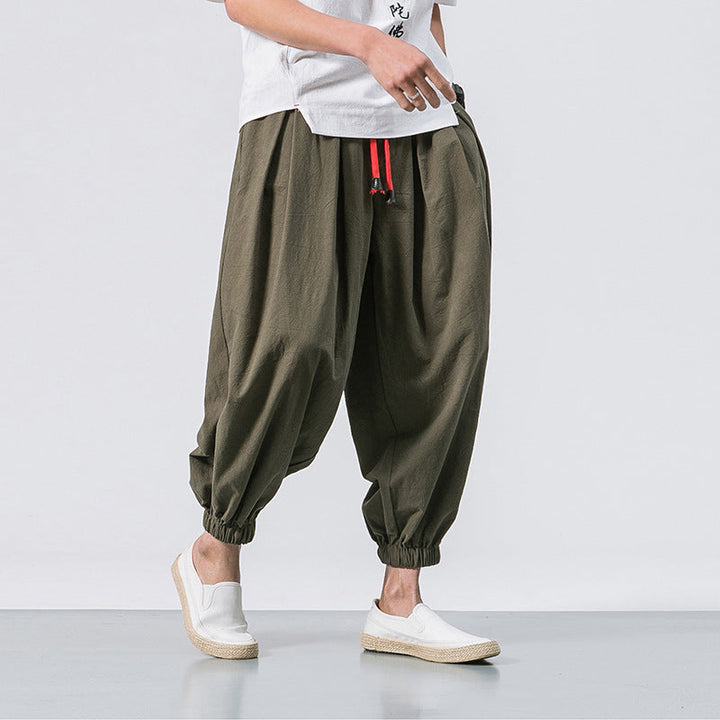 Herren Haremshose lässig in Schwarz für Streetwear, mit weitem Bein und Kordelzug für entspannten Look.
