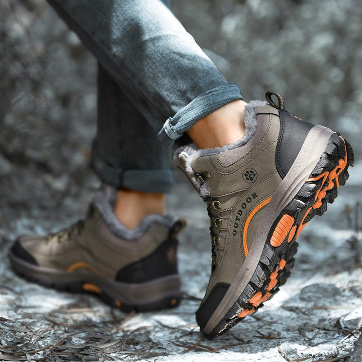 Komfortable, wasserdichte Outdoorstiefel für Damen und Herren, perfekt für Wanderungen und Freizeit.