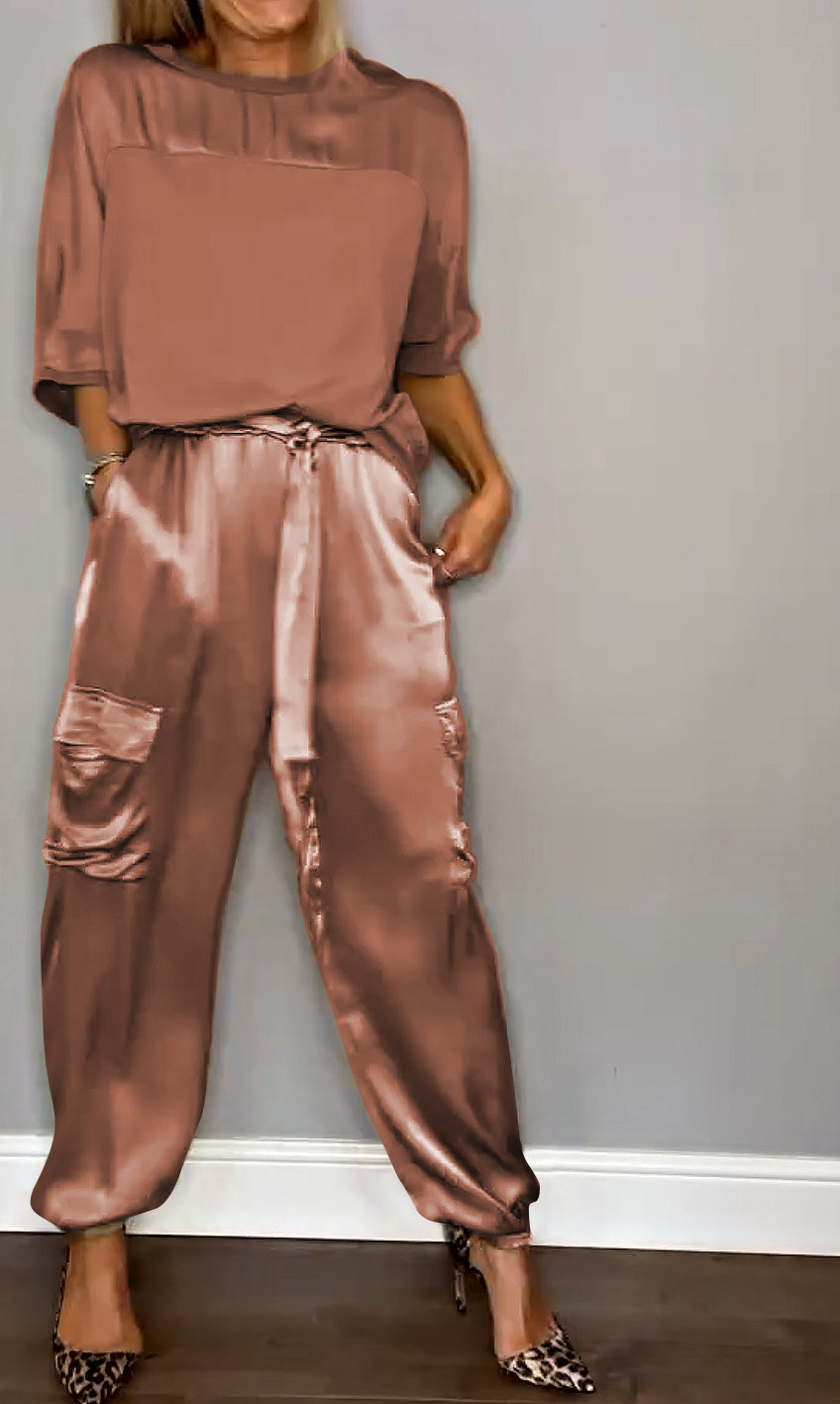 Hose des Kamila Herbst-Sets. Bequeme & elegante Hose als Teil des Damen Zweiteilers.