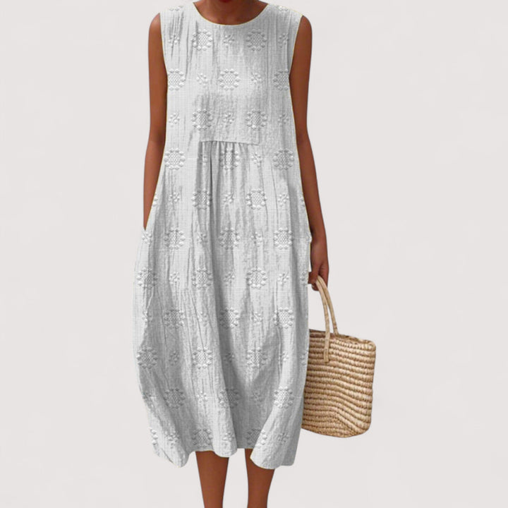 Bequemes, locker sitzendes Damen Sommerkleid mit Blumenmuster. Vielseitiges Freizeit- oder Urlaubskleid.