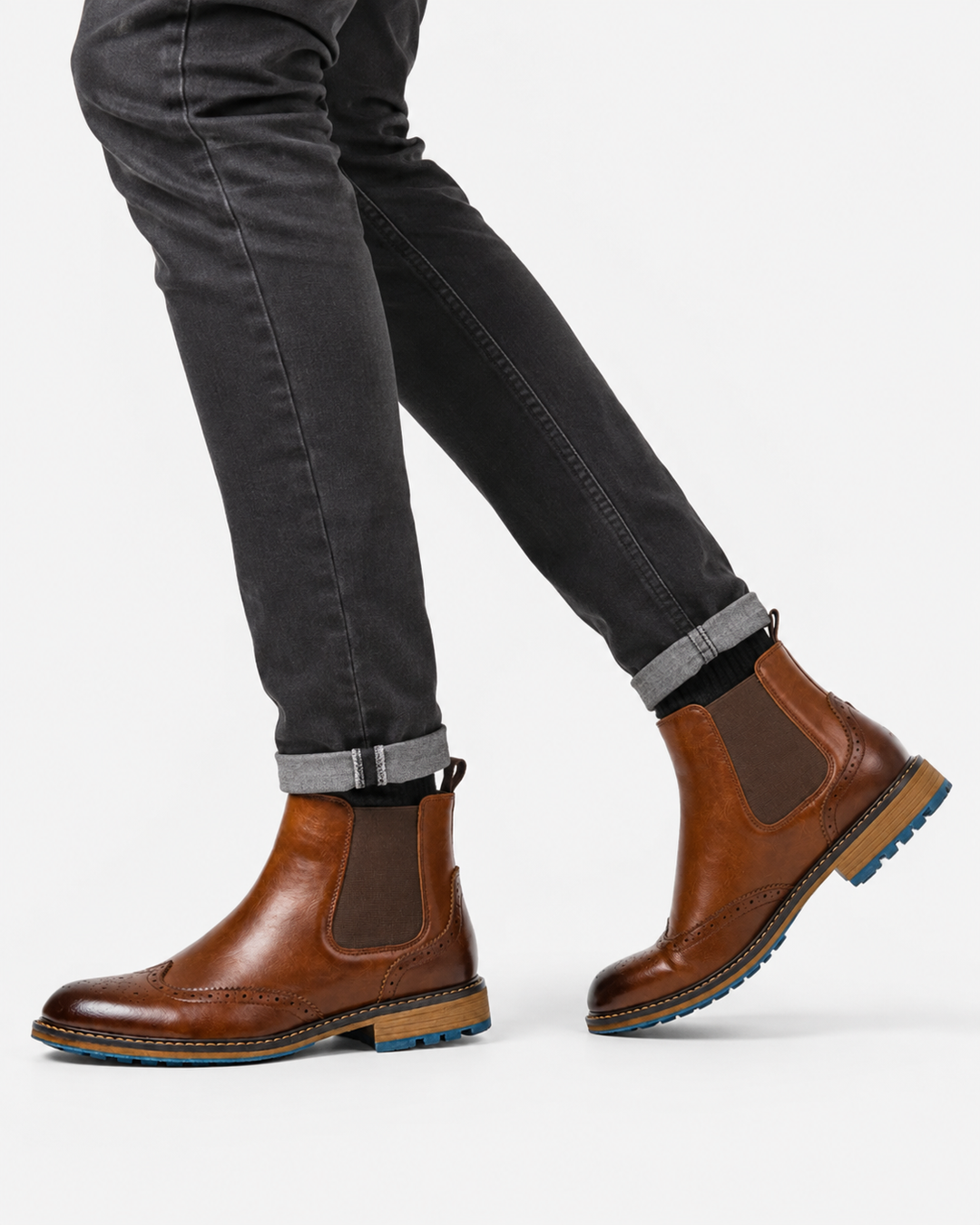 Hochwertige braune Herren Brogue Stiefel, rutschfest & komfortabel, perfekt für elegante Anlässe.