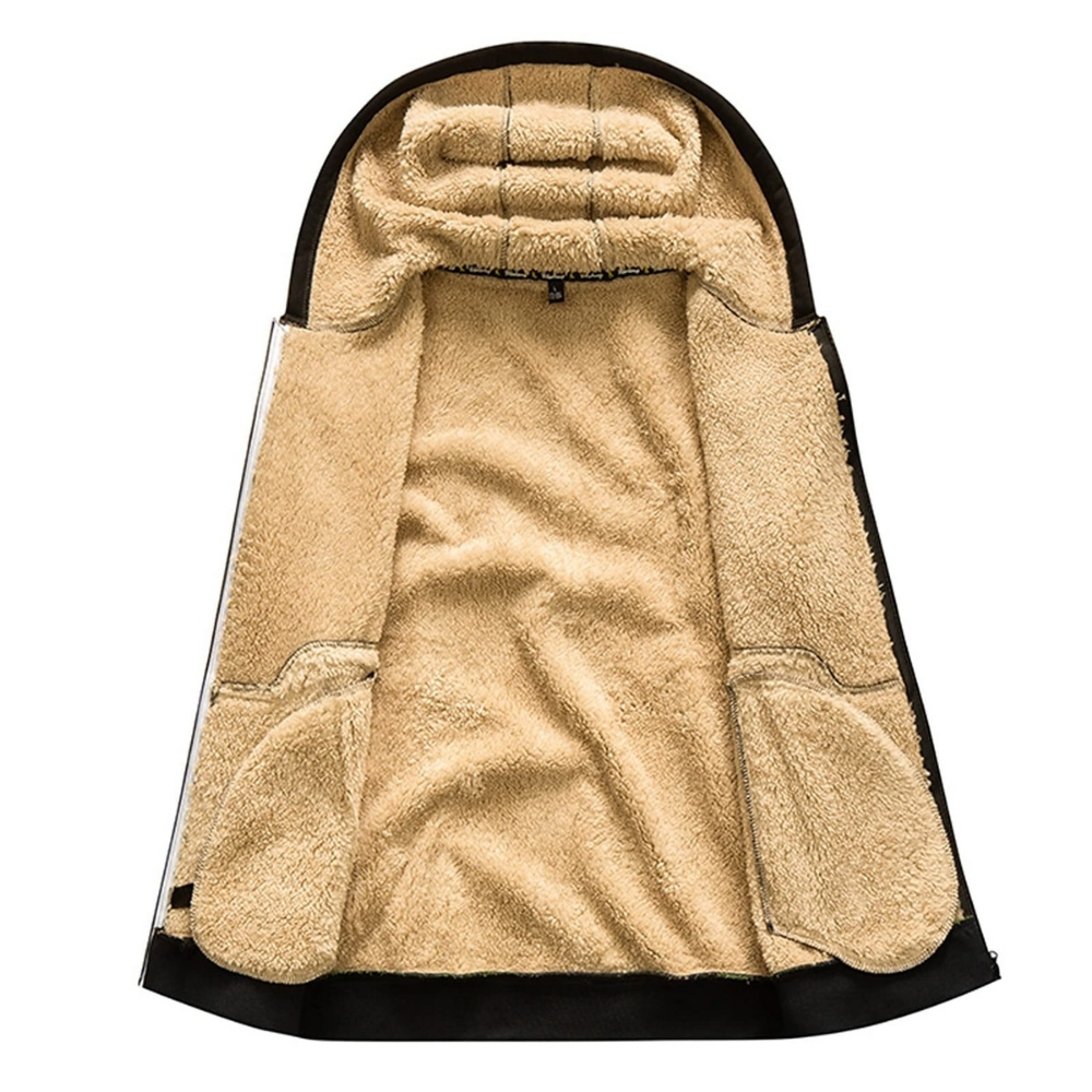Detailansicht hoher Kragen & Kapuze der Herren Winterjacke. Schützt vor Wind & Kälte.