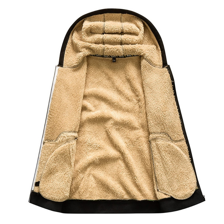 Detailansicht hoher Kragen & Kapuze der Herren Winterjacke. Schützt vor Wind & Kälte.
