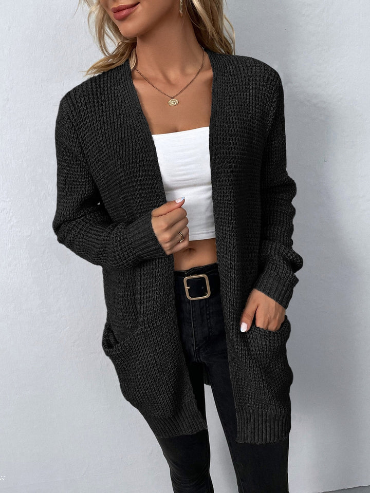 Warme Damen-Strickjacke für gemütlichen Winterkomfort, zeitlos und praktisch kombinierbar.