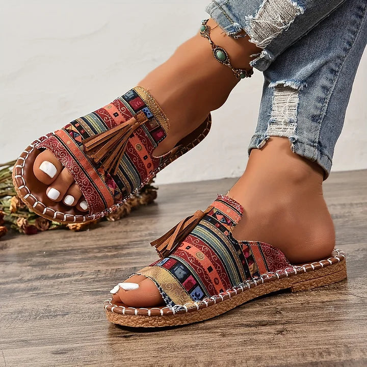 Stilvolle Damen Sandalen mit Quasten. Orthopädische Sommerschuhe für Komfort & modische Eleganz.