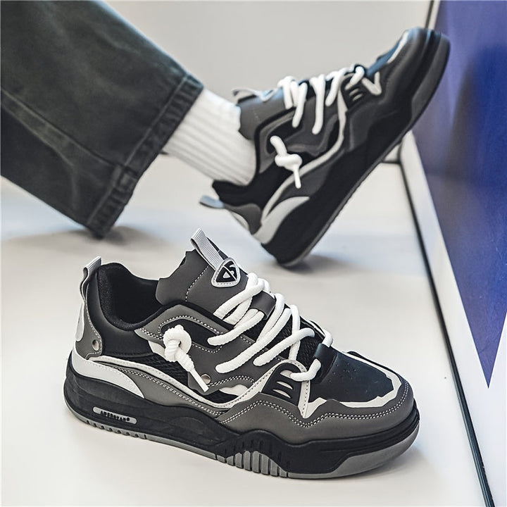 Moderner Herren Sneaker kombiniert mit Outfit, Sportlicher Look für Urban Style.