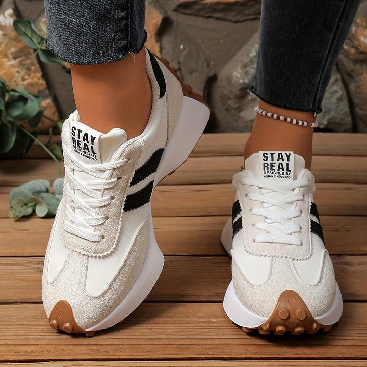 Bequeme Damen Low-Top Turnschuhe: Retro-Sneaker mit klassischen Streifen für einen stilvollen Auftritt.