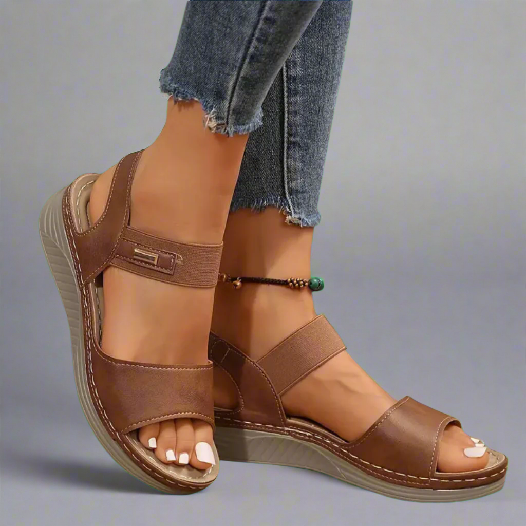 Damen orthopädische Sandalen in Braun, bieten Komfort & Unterstützung für gesunde Füße, ideal als Bequemschuhe.