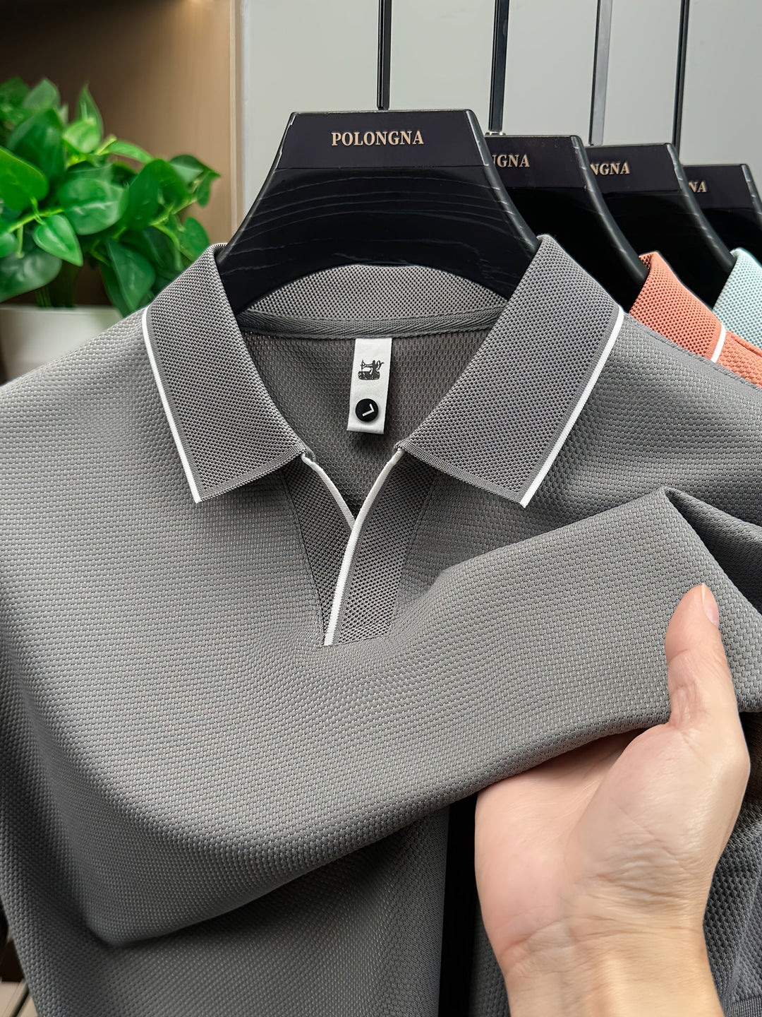 Komfortables Herren Polohemd für Sommer & Frühling, Modern Fit, minimalistischer Stil, perfekt für Freizeit.