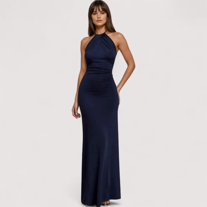 Fließendes, elegantes Damen Maxikleid mit Neckholder, perfekt für einen glamourösen Auftritt.
