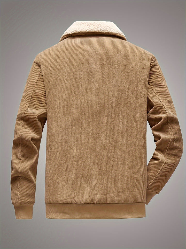 Kuschelige Herren Winterjacke, warm gefüttert, mit praktischem Reißverschluss & hohem Stehkragen.