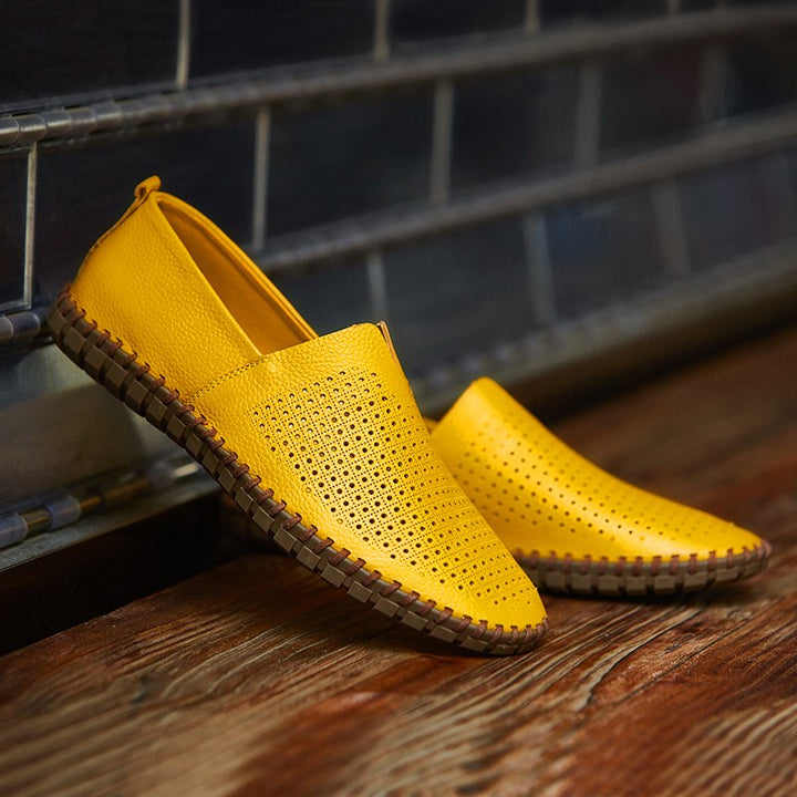 Praktische Herren Slip-On Fahrschuhe von oben, für leichten Einstieg & optimalen Tragekomfort im Herbst.