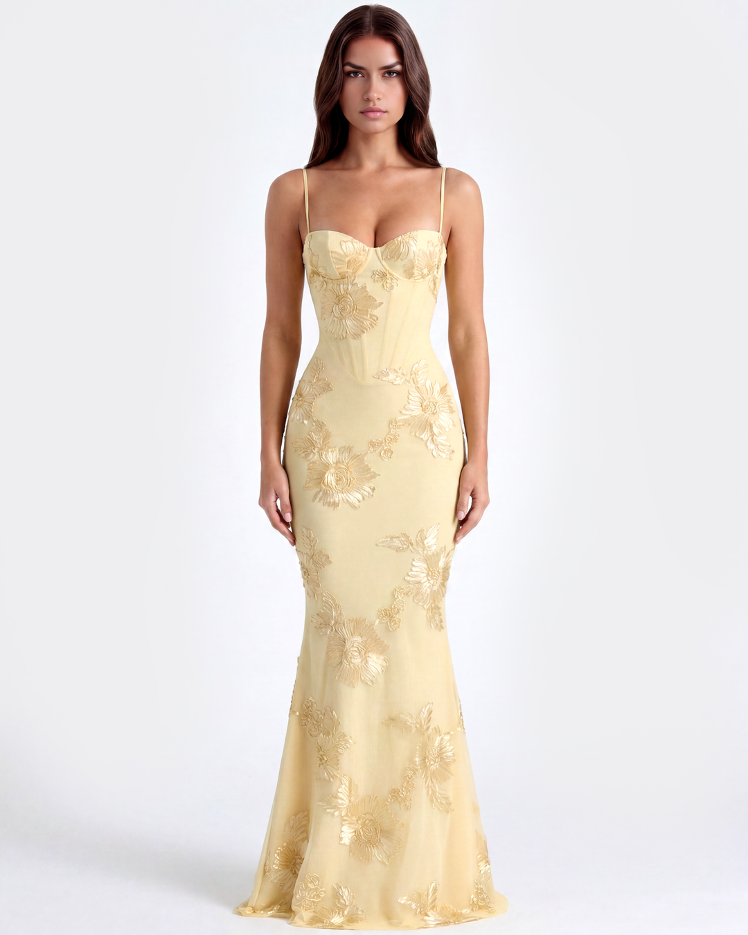 Buttergelbes Damen Maxikleid mit Blumenapplikationen, ein elegantes Abendkleid für Hochzeitsgäste.