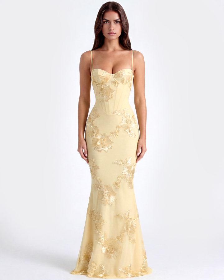 Buttergelbes Damen Maxikleid mit Blumenapplikationen, ein elegantes Abendkleid für Hochzeitsgäste.