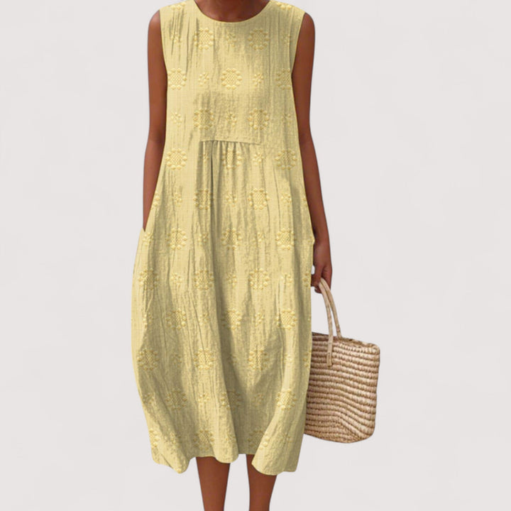 Modisches Damen Sommerkleid, ärmellos und luftig, mit frischem Blumenmuster. Bequem für Freizeit & Urlaub.
