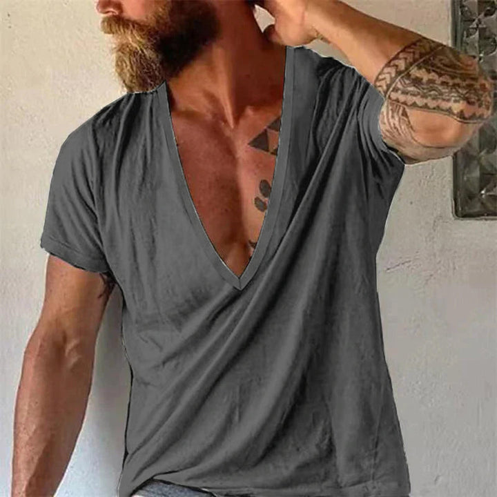 Alltagstaugliches Herren T-Shirt mit V-Ausschnitt, kurzärmlig, bequemer Look für Freizeit.
