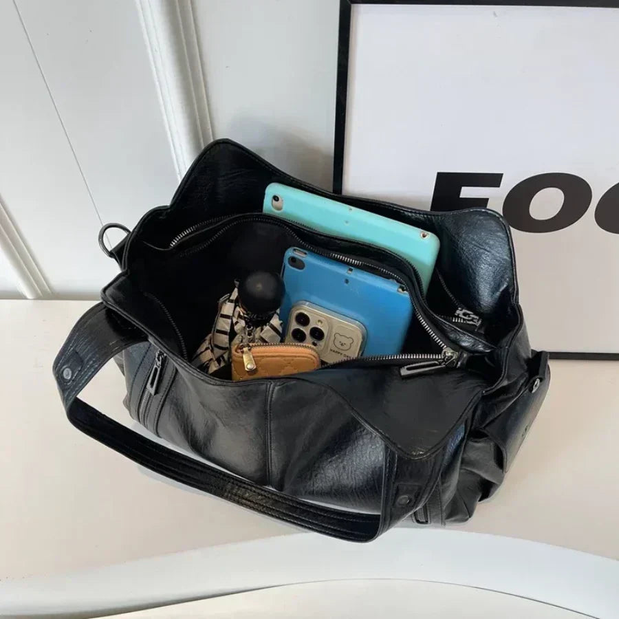 Schwarze Damen Alltagstasche. Vielseitige Schulter- und Reisetasche für jede Gelegenheit.