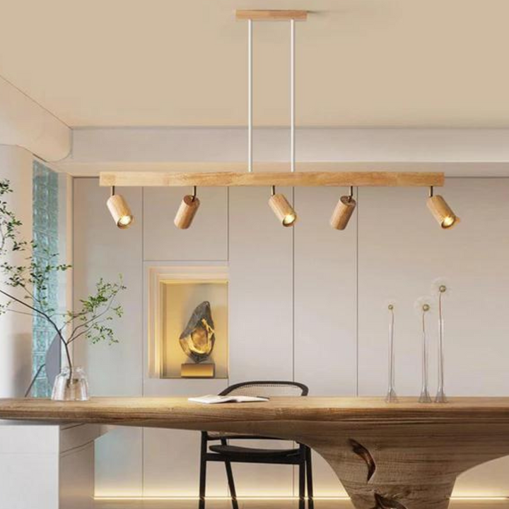 Stilvolle Holz-Deckenleuchte mit verstellbaren LED Spots, warmweißes Licht.