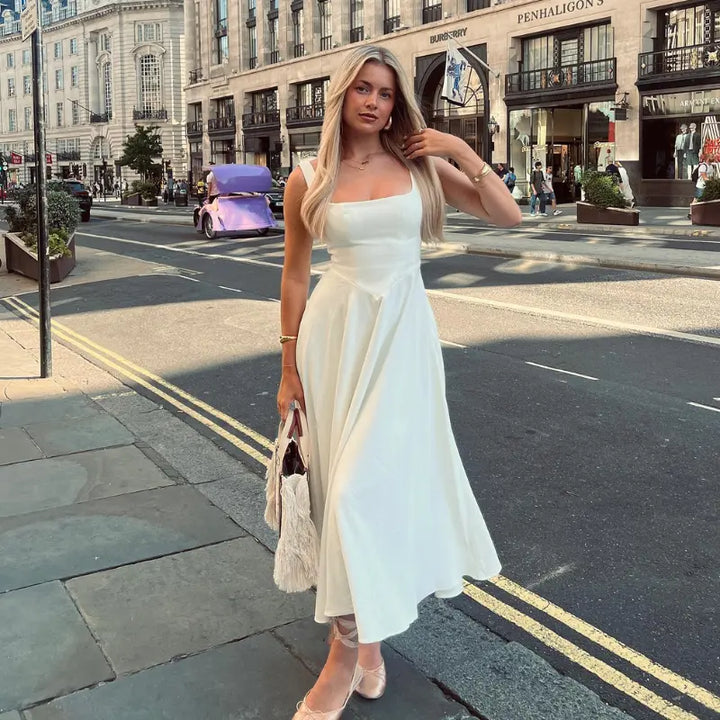 Abendkleid für Damen: Figurbetontes Midikleid mit eckigem Ausschnitt, V-Taille und integrierten Cups.