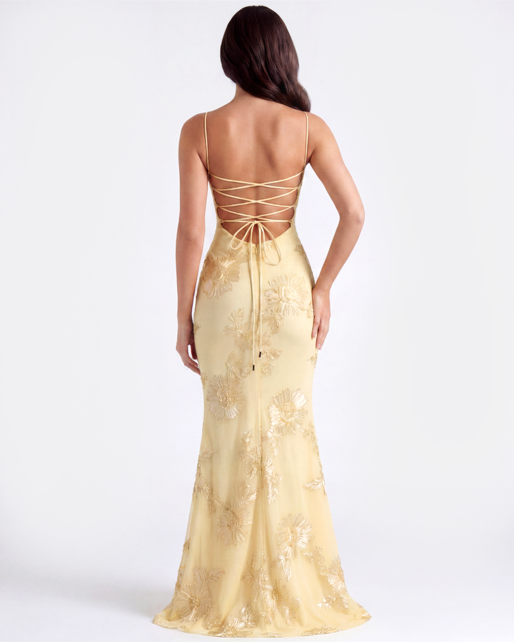 Stilvolles Damen Maxikleid in Buttergelb, mit Blumenapplikationen, ideal als formelles Abendkleid.
