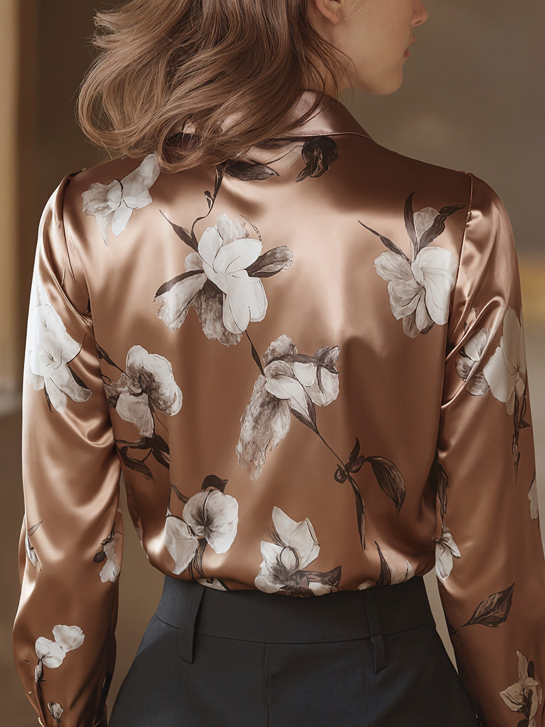 Elegante Damenbluse, fließend und bequem. Perfektes Langarm-Oberteil mit Knopfleiste für Büro und Freizeit.