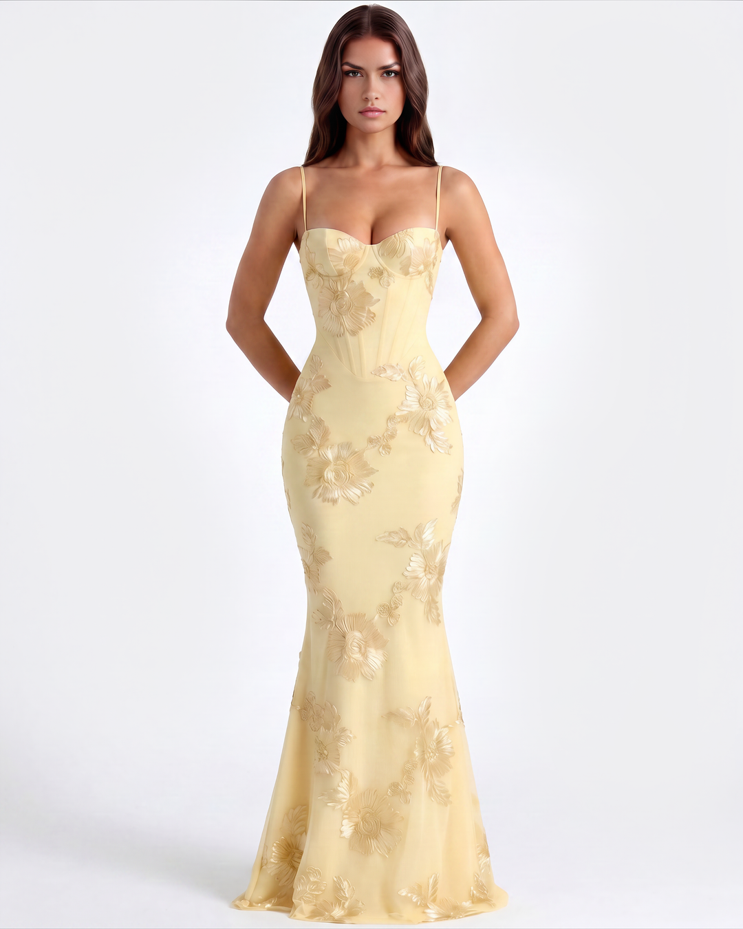 Elegantes buttergelbes Frauenkleid, langes Maxikleid mit Blumenapplikationen für besondere Abendanlässe.