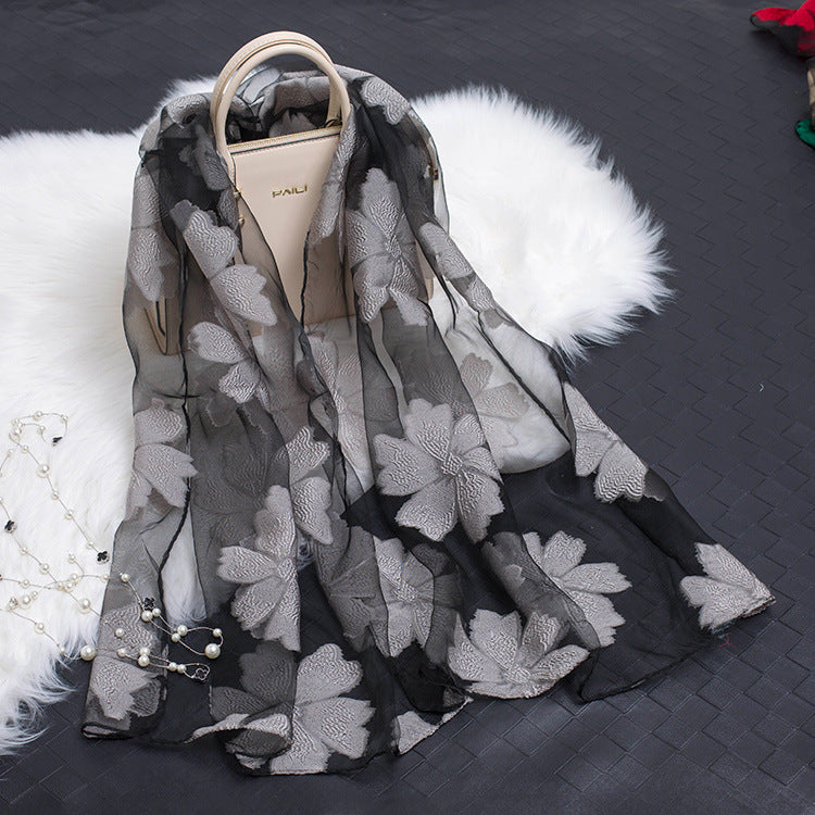 Damen Seidenschal Fiora mit Blumenmuster & trendigem Cut-out-Design für Frühling/Sommer.