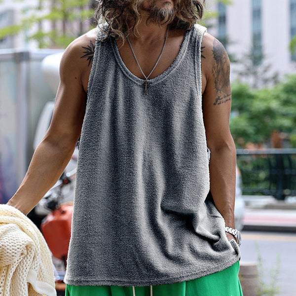 Leichtes Herren Rundhals Tank-Top für Strand, Freizeit & Sport. Atmungsaktiver Stoff für heiße Sommertage.