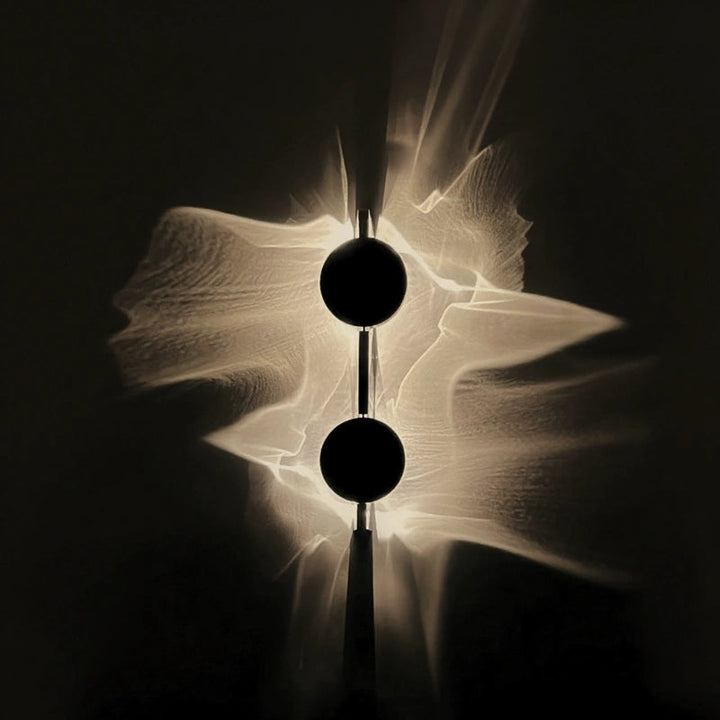 Eindrucksvolle Licht-Schatten-Wandleuchte, modernes LED-Design für eine einzigartige Raumästhetik.