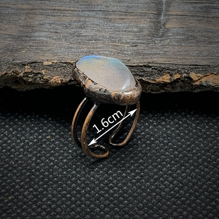 Symbolischer verstellbarer Rohsteinring. Naturstein Geburtsstein Schmuck für Frauen.