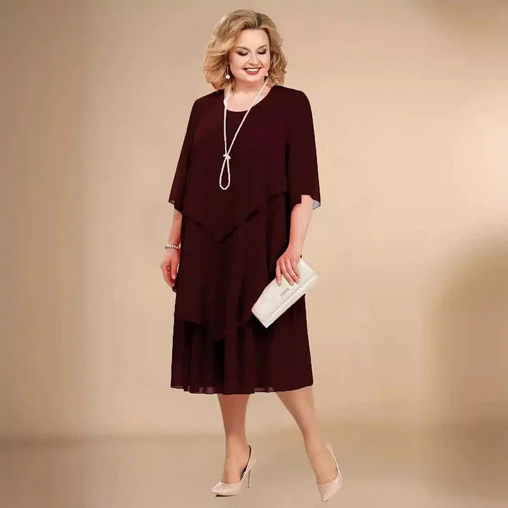 Lockeres Damen Midi-Kleid mit Kurzarm und Rundhals. Asymmetrisches, fließendes Design für den Alltag.