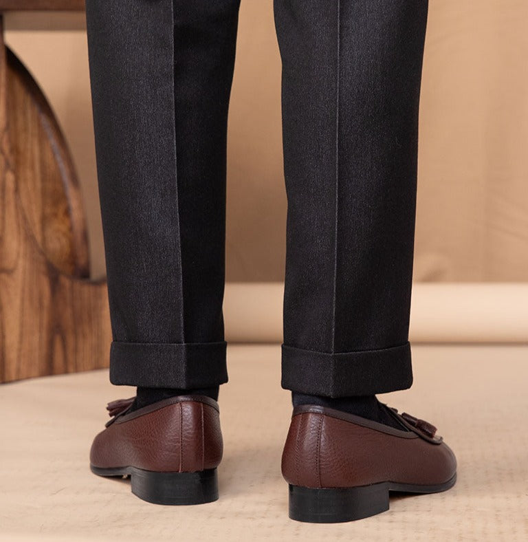 Bequeme schwarze Herren Quasten-Loafer, Slip-On Design für einfaches An- und Ausziehen, elegant und modisch.