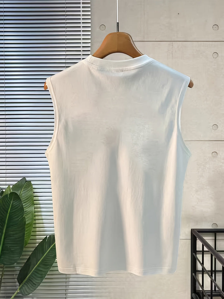 Herren Basic Muskelshirt in Aktion: bequemes, ärmelloses Tanktop mit Rundhals für maximale Bewegungsfreiheit.