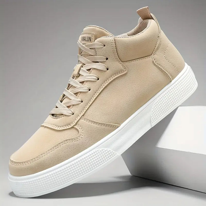 Elegante schwarze Herren Sportschuhe mit Schnürung, bequem und vielseitig für urbanen Look und Aktivitäten.