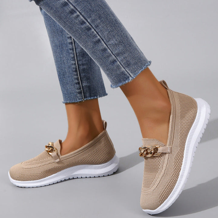 Leichte Damen Sommerschuhe im sportlichen Sneaker-Stil. Atmungsaktive Freizeitschuhe für heiße Tage.