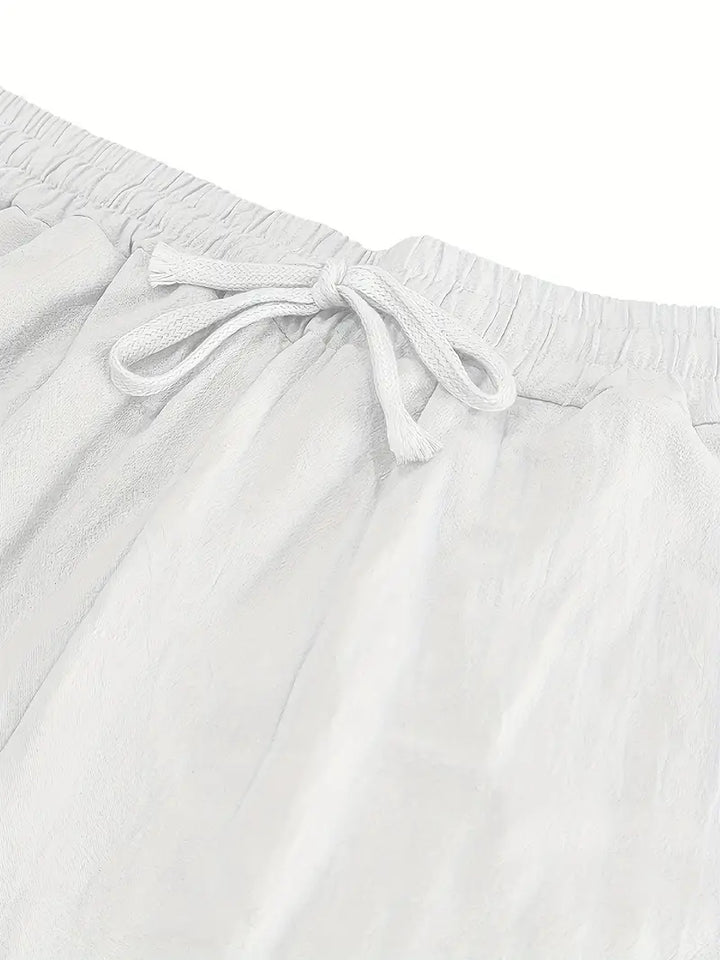 Schwarze stylische Herrenhose, loose fit. Leichte Sommerhose, bequem für Freizeit & Urlaub.