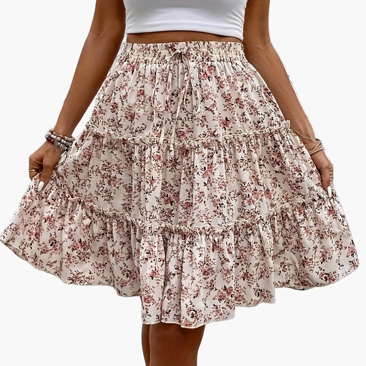 Bequemer Damen Midirock im Boho-Stil, elegant mit Blumenmuster und Volants, ideal für den Sommer.