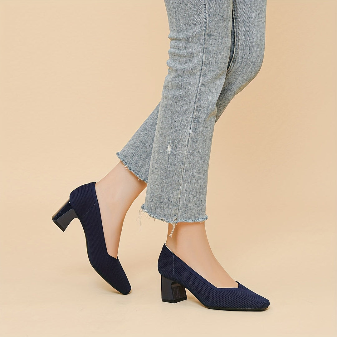 Damenschuh: Komfortable Pumps mit Blockabsatz und dehnbarem Material. Eine elegante Wahl für Sie.
