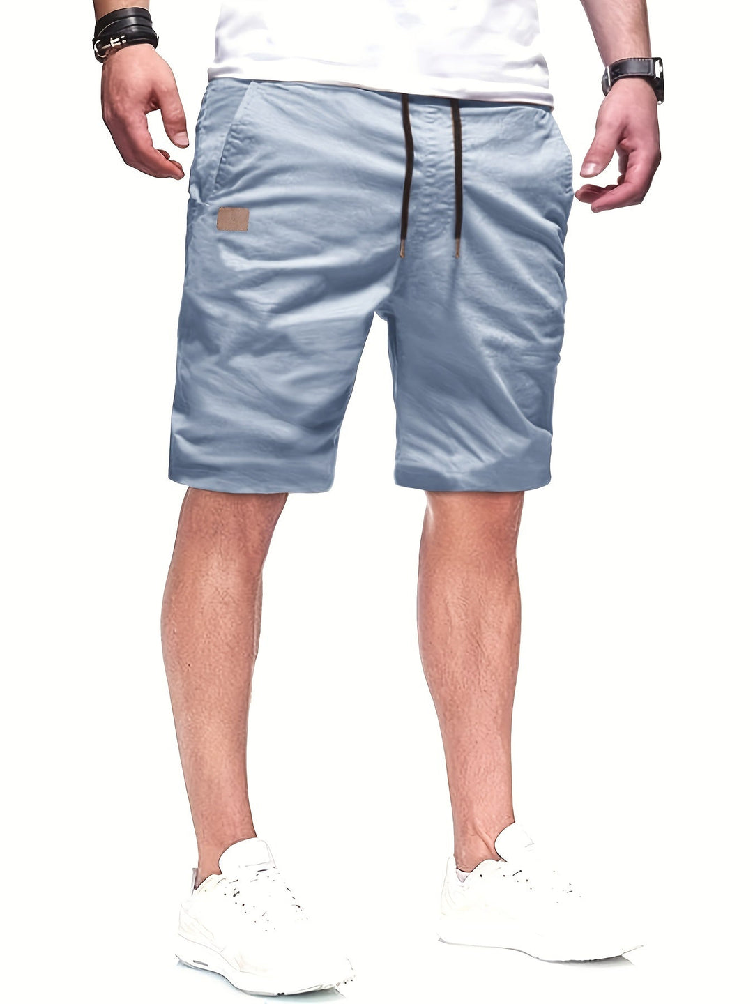 Komfortable kurze Herrenhose für Männer, vielseitig einsetzbar in Freizeit und Sport.